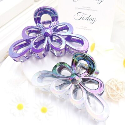 12pk Reflecting Daisy Flower Hair Claw Clips